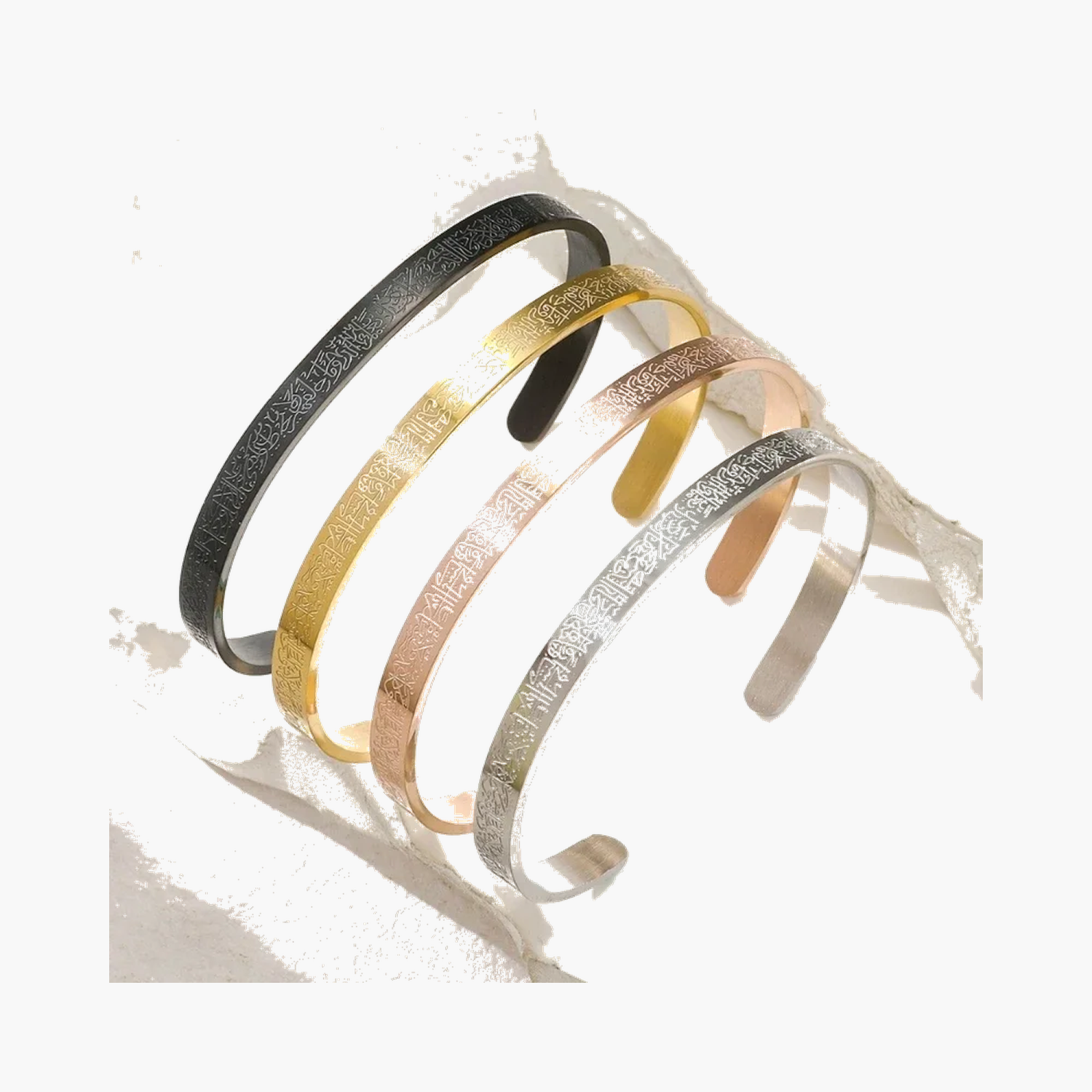  "Bracelet Ayatul Kursi en acier inoxydable or rose pour femme - vue principale du jonc islamique gravé"
