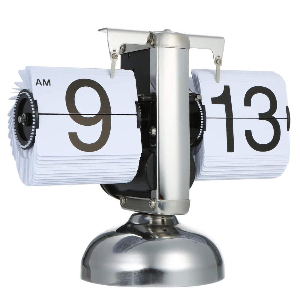 Horloge vintage flip design industriel avec affichage mécanique et structure en acier inoxydable