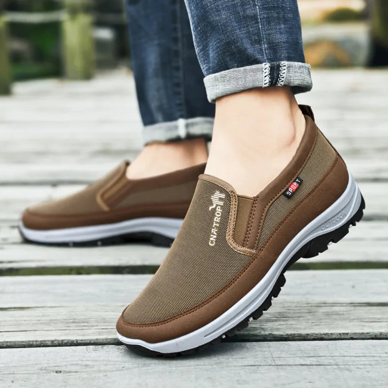 Mocassins respirants homme avec mesh technique et design rétro casual
